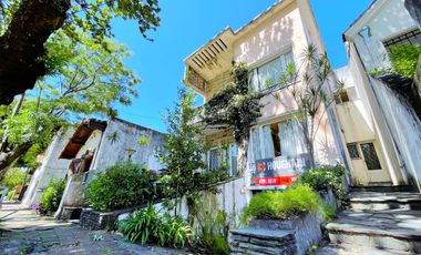 Casa en VENTA con departamento en planta alta, todo a reciclar, en Florida/Vte. López