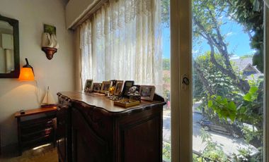 Casa en VENTA con departamento en planta alta, todo a reciclar, en Florida/Vte. López