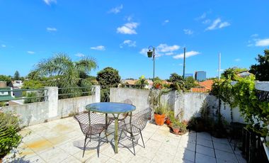 Casa en VENTA con departamento en planta alta, todo a reciclar, en Florida/Vte. López