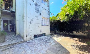 Casa en VENTA con departamento en planta alta, todo a reciclar, en Florida/Vte. López