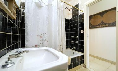 Casa en VENTA con departamento en planta alta, todo a reciclar, en Florida/Vte. López