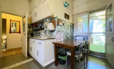 Casa en VENTA con departamento en planta alta, todo a reciclar, en Florida/Vte. López