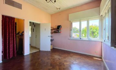 Casa en VENTA con departamento en planta alta, todo a reciclar, en Florida/Vte. López