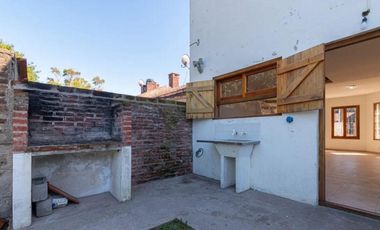 Casa en venta - 2 dormitorios 1 baño - cochera - 180mts2 - Santa Clara Del Mar