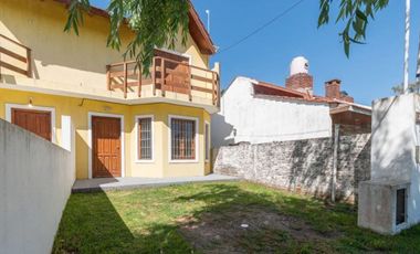 Casa en venta - 2 dormitorios 1 baño - cochera - 180mts2 - Santa Clara Del Mar