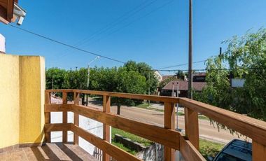 Casa en venta - 2 dormitorios 1 baño - cochera - 180mts2 - Santa Clara Del Mar