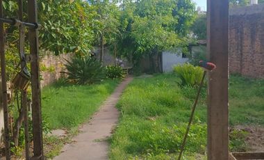 Casa en venta - 2 Dormitorios 3 Baños - Local - 353Mts2 - Caseros