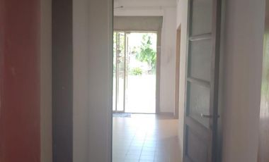 Casa en venta - 2 Dormitorios 3 Baños - Local - 353Mts2 - Caseros