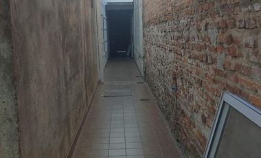 Casa en venta - 2 Dormitorios 3 Baños - Local - 353Mts2 - Caseros