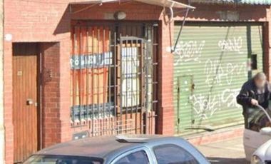 Casa en venta - 2 Dormitorios 3 Baños - Local - 353Mts2 - Caseros