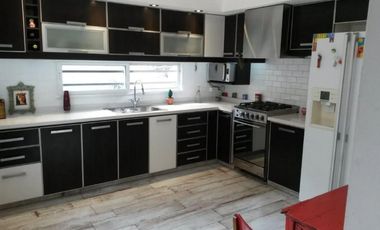 Casa venta - 3 dormitorios 3 baños - 360mts2 totales - Valentin Alsina