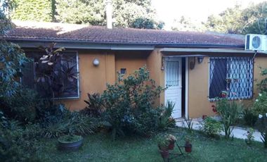 Casa en venta - 3 dormitorios 3 baños - 256mts2 - Quilmes