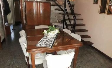 Casa en venta - 3 dormitorios 3 baños - 256mts2 - Quilmes