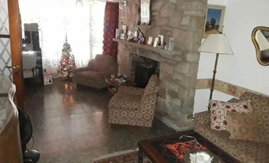 Casa en venta - 3 dormitorios 3 baños - 256mts2 - Quilmes