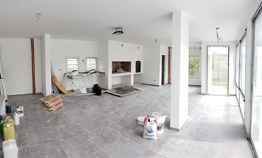 Casa venta 3 dormitorios 4 baños 720mts2 totales - Villa Elisa