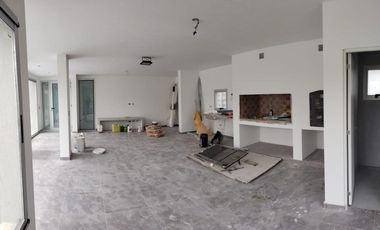 Casa venta 3 dormitorios 4 baños 720mts2 totales - Villa Elisa