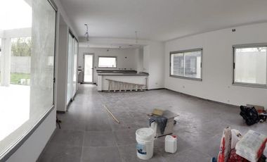 Casa venta 3 dormitorios 4 baños 720mts2 totales - Villa Elisa