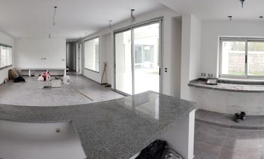 Casa venta 3 dormitorios 4 baños 720mts2 totales - Villa Elisa