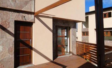 Casa en venta - 3 dormitorios 2 baños - Cochera - 115mts2 - San Bernardo Del Tuyu