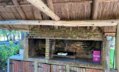 Casa en venta - 5 Dormitorios 2 Baños - 270Mts2 - La Lucila Del Mar