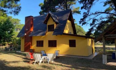 Casa en venta - 5 Dormitorios 2 Baños - 270Mts2 - La Lucila Del Mar