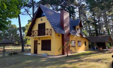 Casa en venta - 5 Dormitorios 2 Baños - 270Mts2 - La Lucila Del Mar