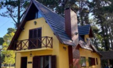 Casa en venta - 5 Dormitorios 2 Baños - 270Mts2 - La Lucila Del Mar