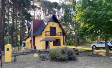 Casa en venta - 5 Dormitorios 2 Baños - 270Mts2 - La Lucila Del Mar