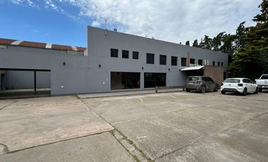 ALQUILER 2 Galpones naves industriales con salon de eventos en Av. 19 y 526 Gonnet La Plata