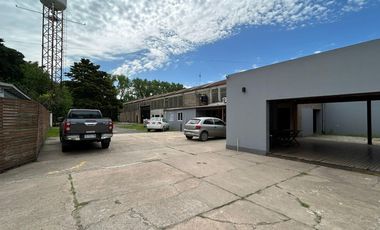 ALQUILER 2 Galpones naves industriales con salon de eventos en Av. 19 y 526 Gonnet La Plata
