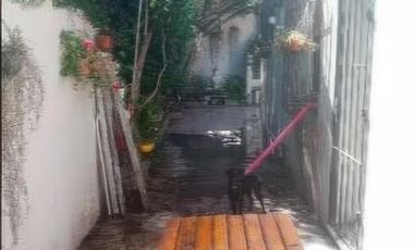 Casa en venta - 2 dormitorios 1 baño - 95mts2 - Lomas de Zamora