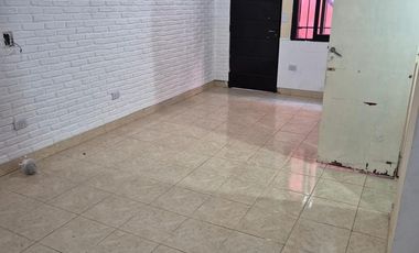 Departamento de un abiente  buen estado.