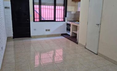 Departamento de un abiente  buen estado.