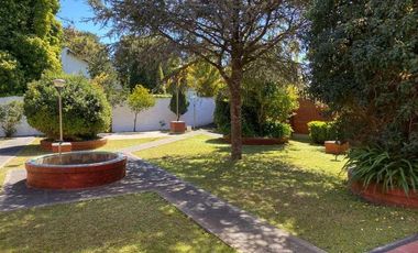 Casa en venta - 4 dormitorios 3 baños - Cochera - 600mts2 - Mar De Ajó