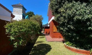 Casa en venta - 4 dormitorios 3 baños - Cochera - 600mts2 - Mar De Ajó