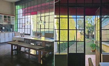 Casa antigua reciclada frente a la plaza principal de Lobos