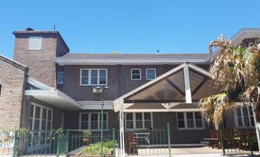 Casa venta -8 dormitorios-5 baños-5 cocheras -2100mts2 totales- Ranelagh