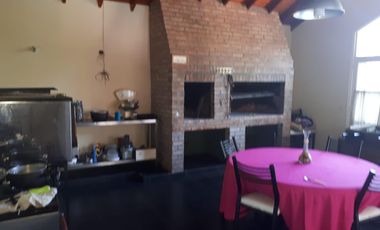 Casa venta -8 dormitorios-5 baños-5 cocheras -2100mts2 totales- Ranelagh