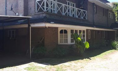 Casa venta -8 dormitorios-5 baños-5 cocheras -2100mts2 totales- Ranelagh