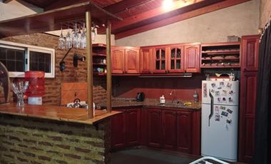 Casa venta - 2 dormitorios - 1 baño - 330mts2 totales - Sourigues