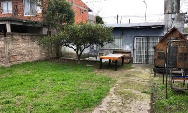Casa venta - 2 dormitorios - 1 baño - 330mts2 totales - Sourigues
