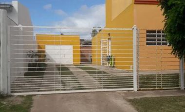 Casa en venta - 2 dormitorios 2 baños - 250mts2 - Necochea