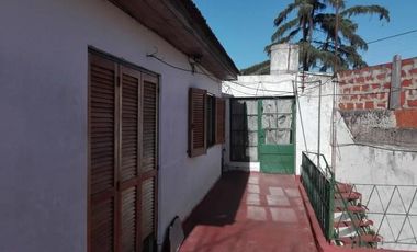 Casa en venta - 4 dormitorios 1 baño - 96mts2 - Don Bosco, Quilmes
