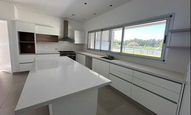 Casa Al Río En Venta - Barrio San Juan, Villanueva, Tigre