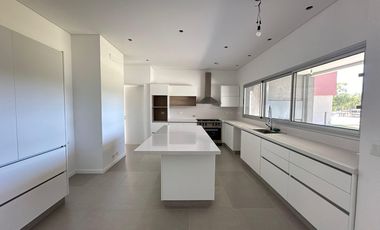 Casa Al Río En Venta - Barrio San Juan, Villanueva, Tigre