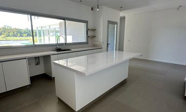 Casa Al Río En Venta - Barrio San Juan, Villanueva, Tigre