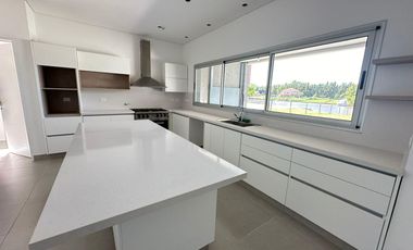 Casa Al Río En Venta - Barrio San Juan, Villanueva, Tigre