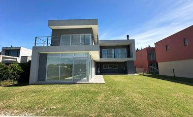 Casa Al Río En Venta - Barrio San Juan, Villanueva, Tigre