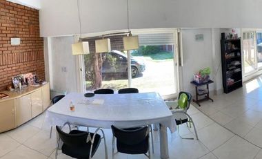 Casa en venta - 3 dormitorios 3 baños - 128mts2 - Country Club El Venado I, Esteban Echeverría