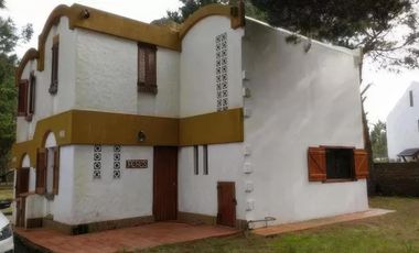 Dúplex en venta - 4 dormitorios 2 baños - Cocheras - 822mts2 - Aguas Verdes